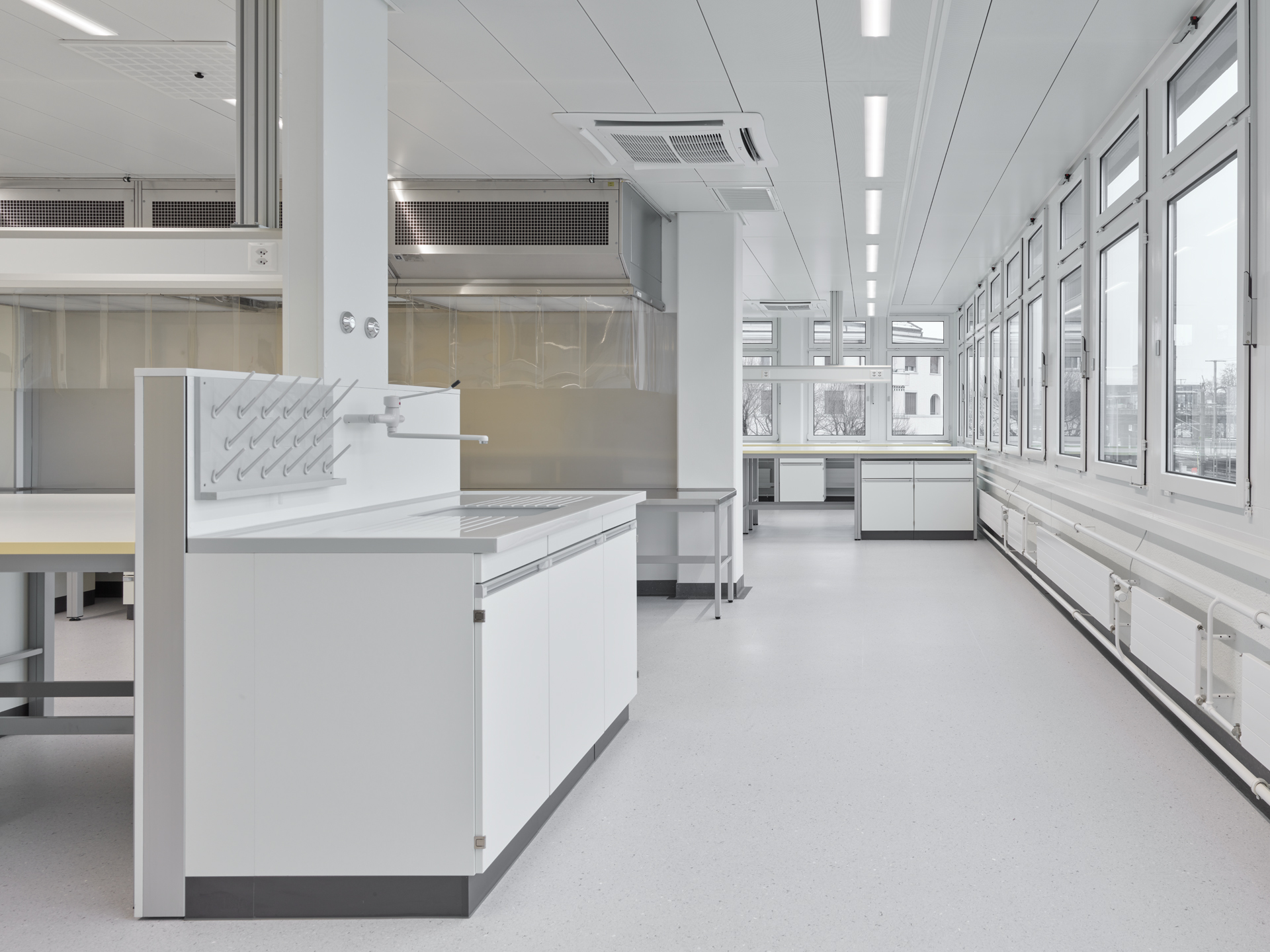 Labor Zollinger — Analytik-Arbeitsbereich